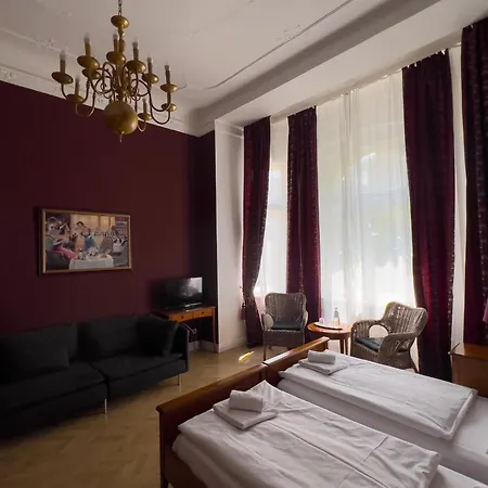 Otel Hotel-maison Am Olivaer Platz 3*