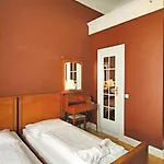 Hotel-maison Am Olivaer Platz 3*