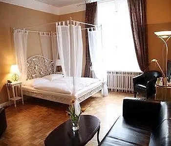 Hotel-maison Am Olivaer Platz 3* ברלין