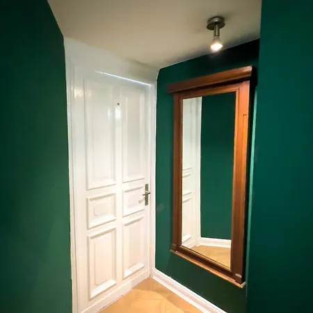Hotel-maison Am Olivaer Platz 3* ברלין