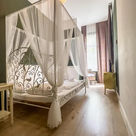 מלון Hotel-maison Am Olivaer Platz ברלין