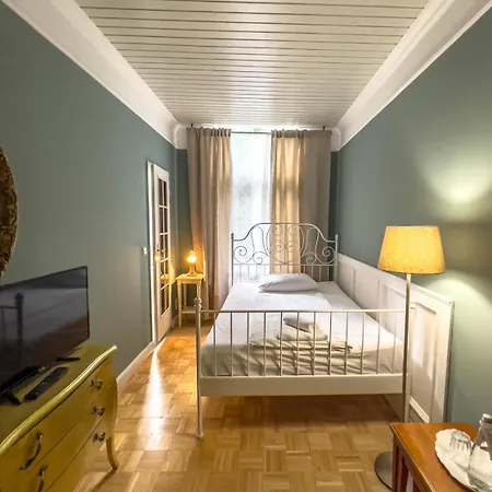 호텔 Hotel-maison Am Olivaer Platz 3*