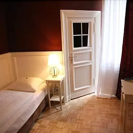 Hotel Hotel-maison Am Olivaer Platz