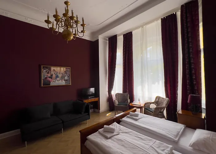 Отель Hotel-maison Am Olivaer Platz 3*