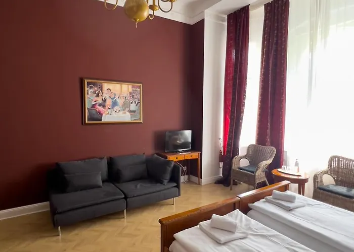 Отель Hotel-maison Am Olivaer Platz Берлин