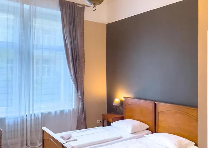 Отель Hotel-maison Am Olivaer Platz