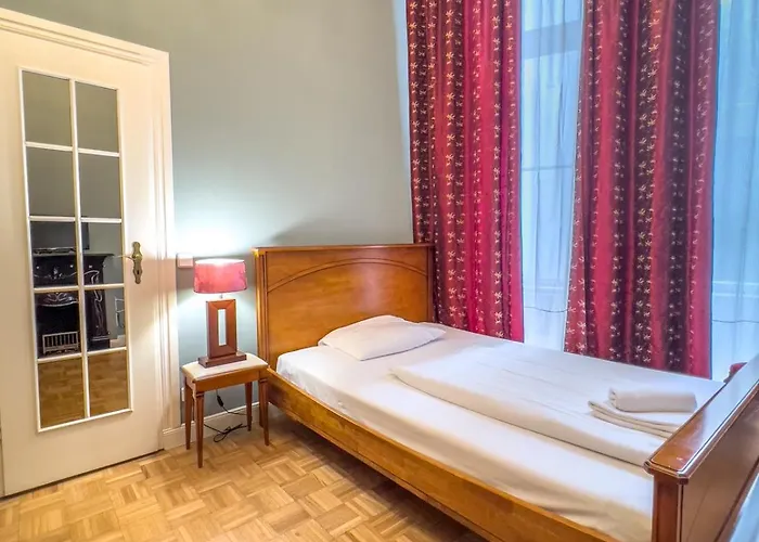 Отель Hotel-maison Am Olivaer Platz Берлин