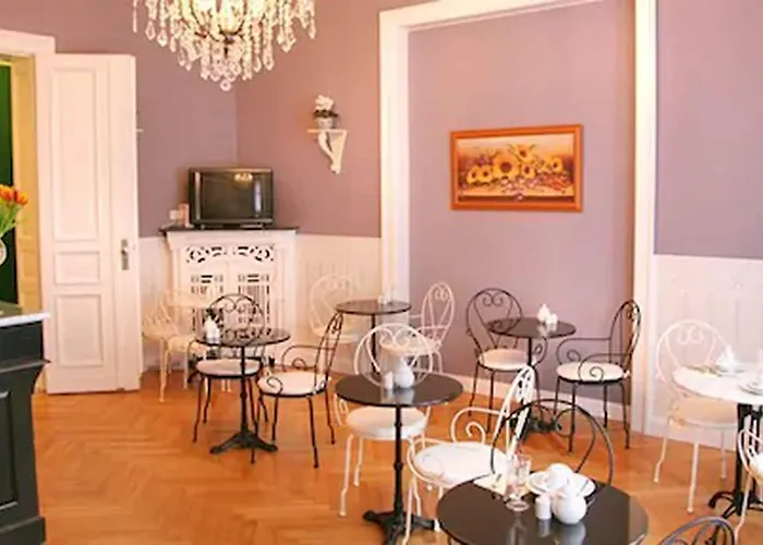 Отель Hotel-maison Am Olivaer Platz