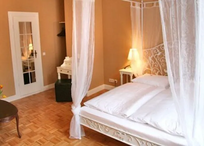 Hotel Hotel-maison Am Olivaer Platz