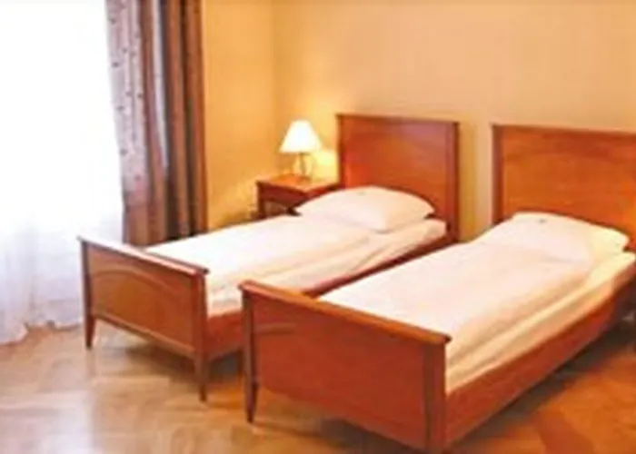 Hotel-maison Am Olivaer Platz 3* Берлин